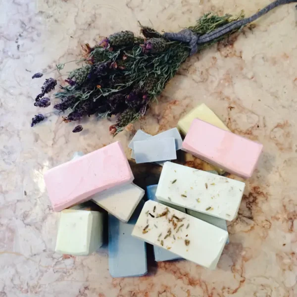 DAKI Sapone all'olio di oliva con rose - immagine 2